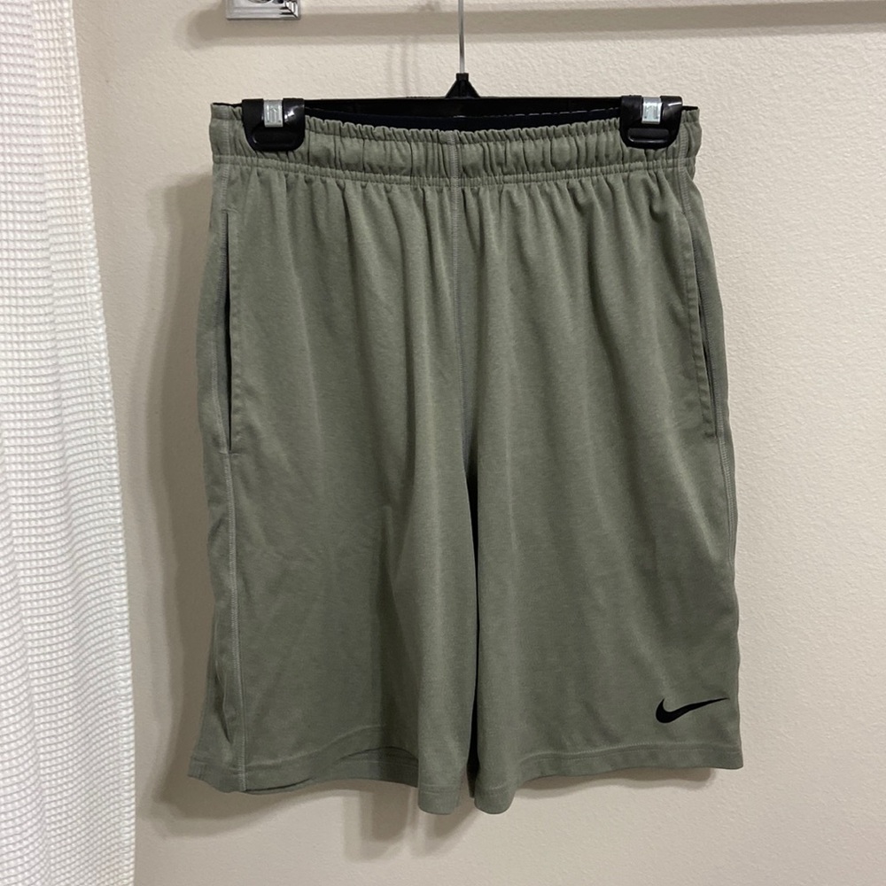Men’s Nike Grey/Green Dri-Fit Athletic Shorts. Size Small.